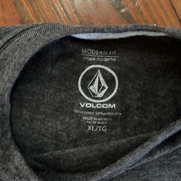 Volcom one pocket tee youth XL - Picture 2 of 3